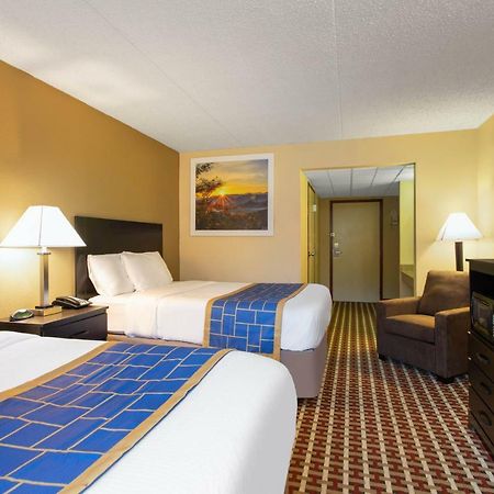Days Inn By Wyndham Hillsborough Exterior foto